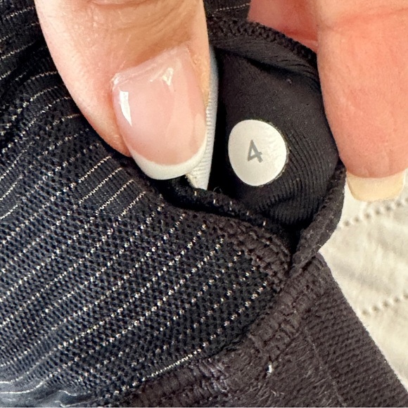 Lululemon Run For Gold Black Tank Built-In Bra with removable pads Size 4 - Picture 15 of 16